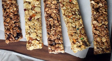 No-Bake-Easy-Homemade-Granola-Bars-overlay-blog